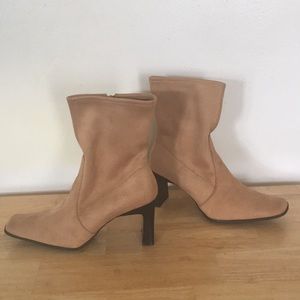 Predictions faux suede boots size 9 camel